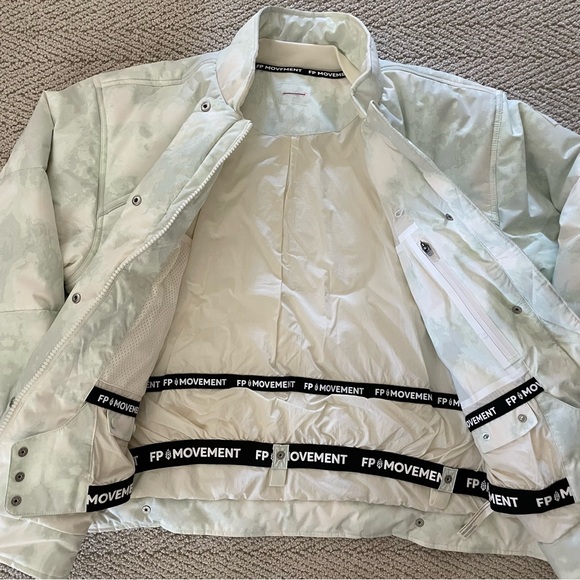 Free People Movement NEW Snow Bunny Slope Puffer Ski Jacket Large - Picture 15 of 16